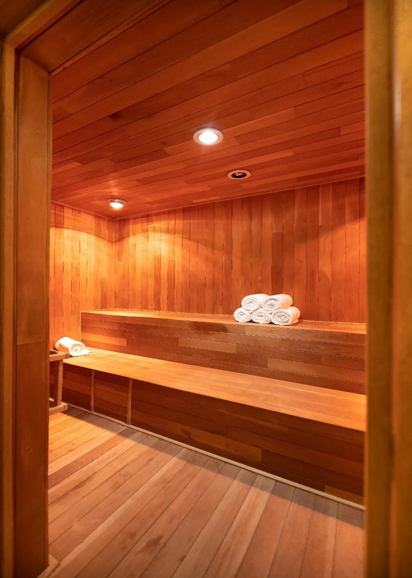 Metria Hotel León Eksteriør bilde A modern Finnish sauna
