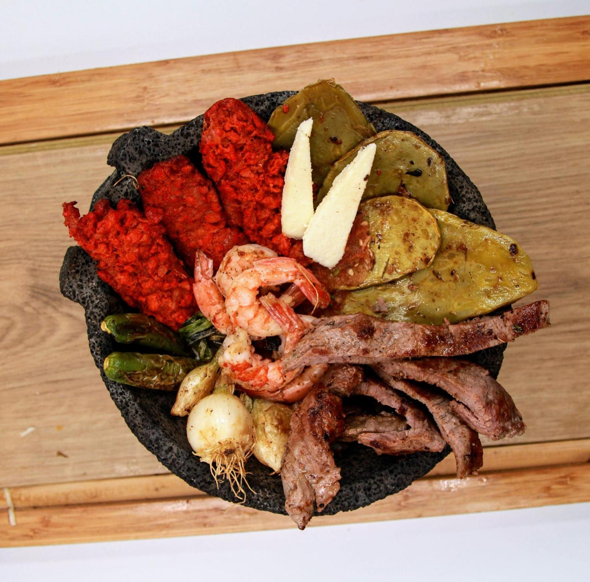 Metria Hotel León Eksteriør bilde A plate of assorted grilled meats