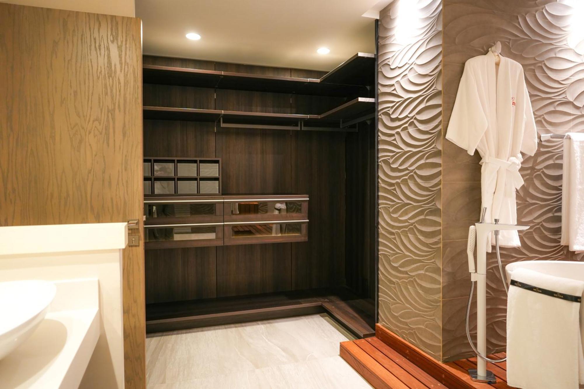 Metria Hotel León Eksteriør bilde A shower enclosure